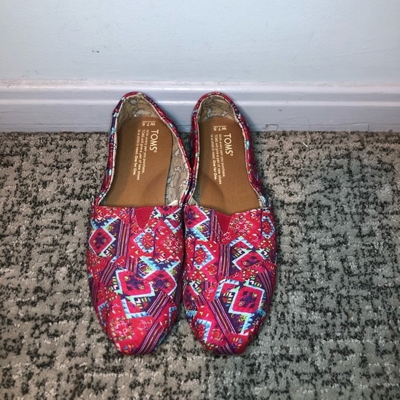 TOMS Red Aztec Print Slip-On Canvas Shoes Size 7.5 - Picture 2 of 11
